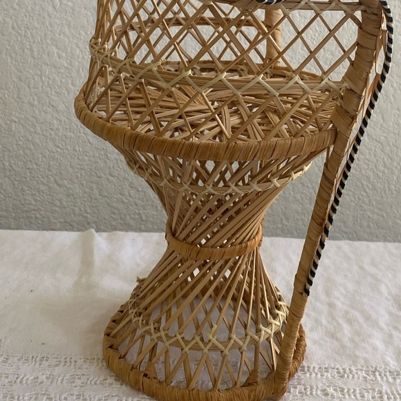 Vintage Wicker Mini Peacock Chair - Picture 3 of 9